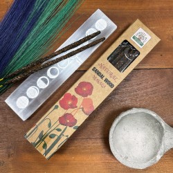 Naturalne kadzidło z drzewa sandałowego Namaste India Natural Masala - 1 opakowanie ekologicznego kadzidła 30gr.