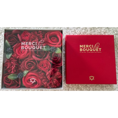 Pudełko kwadratowe - Klasyczne Czerwone Róże - Bukiet Mydlanych Kwiatów - 15x8x15cm