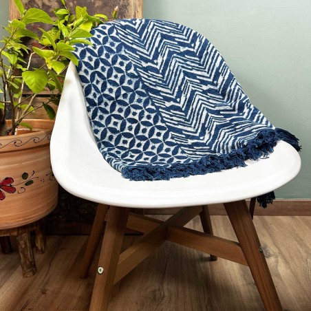 Manta Indigo Hecha a Mano - 170x120cm - Namoona Waves - 100% Algodón