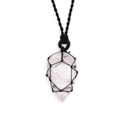 Pendentif en forme de larme de pierre précieuse...