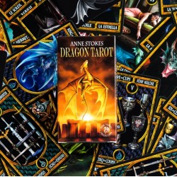 Tarot Dragon de Anne Stokes - Fournier - 78 cartas a todo color y folleto de instrucciones