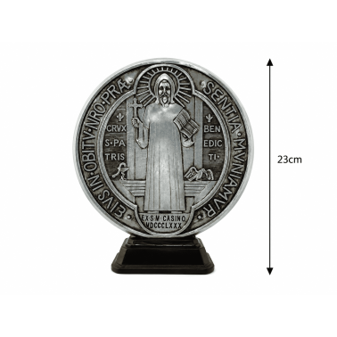 Figurină din rășină reprezentând o medalie a Sfântului Benedict, 23 cm