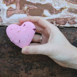 Bomba de Baño en forma de corazón Love Heart 70g - Ylang & Rosa
